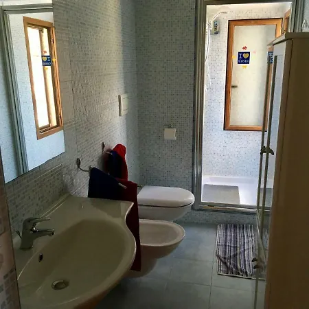 度假居 Casa Sulla Spiaggia 弗里米尼迪夸尔图